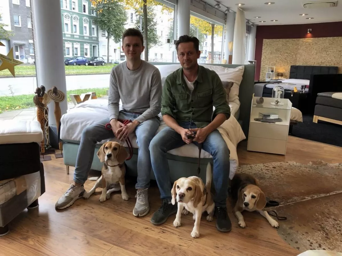 Kunden besuchen den Betten-Bormann-Store mit ihren Haustieren