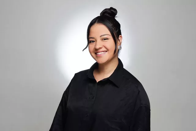 Sofia Dueñas, Bürokauffrau